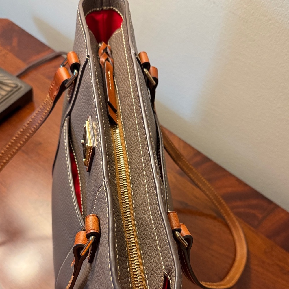 Dooney & Bourke Grey Pebble Grain Leather Tote brown straps w/zipper - Picture 4 of 14
